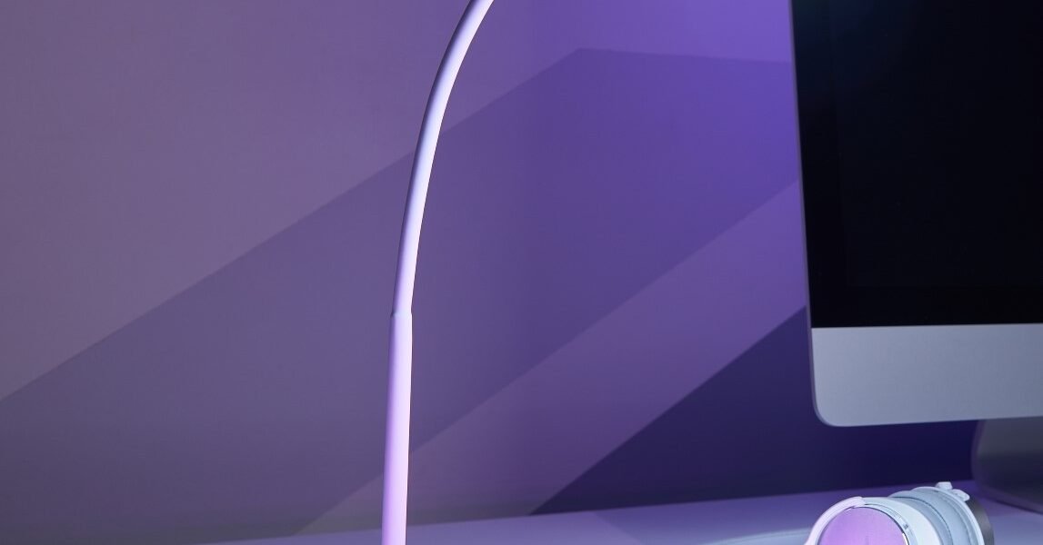 What are the key advantages of using LED lamps in terms of energy efficiency?